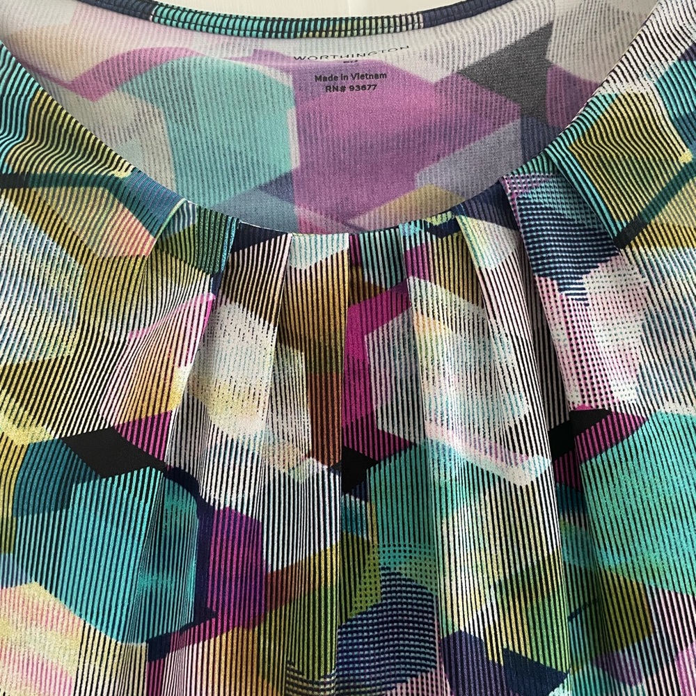 Worthington Multicolor Geometric Short Sleeve Top. Size PM. - Picture 2 of 6